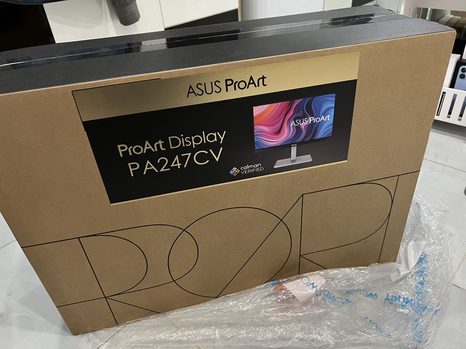 Rất đẹp. Xài màn hình 2K xuống full HD cảm thấy hơi rỗ nhẹ, nhưng từ từ sẽ quen. Kết nối 1 cổng type C qua Macbook vừa sạc được vừa gọn quá tiện luôn
Tiki đặt hàng ngày Chủ nhật mà trưa thứ 2 đã giao quá nhanh mặc dù mình ở ngoại thành HCM