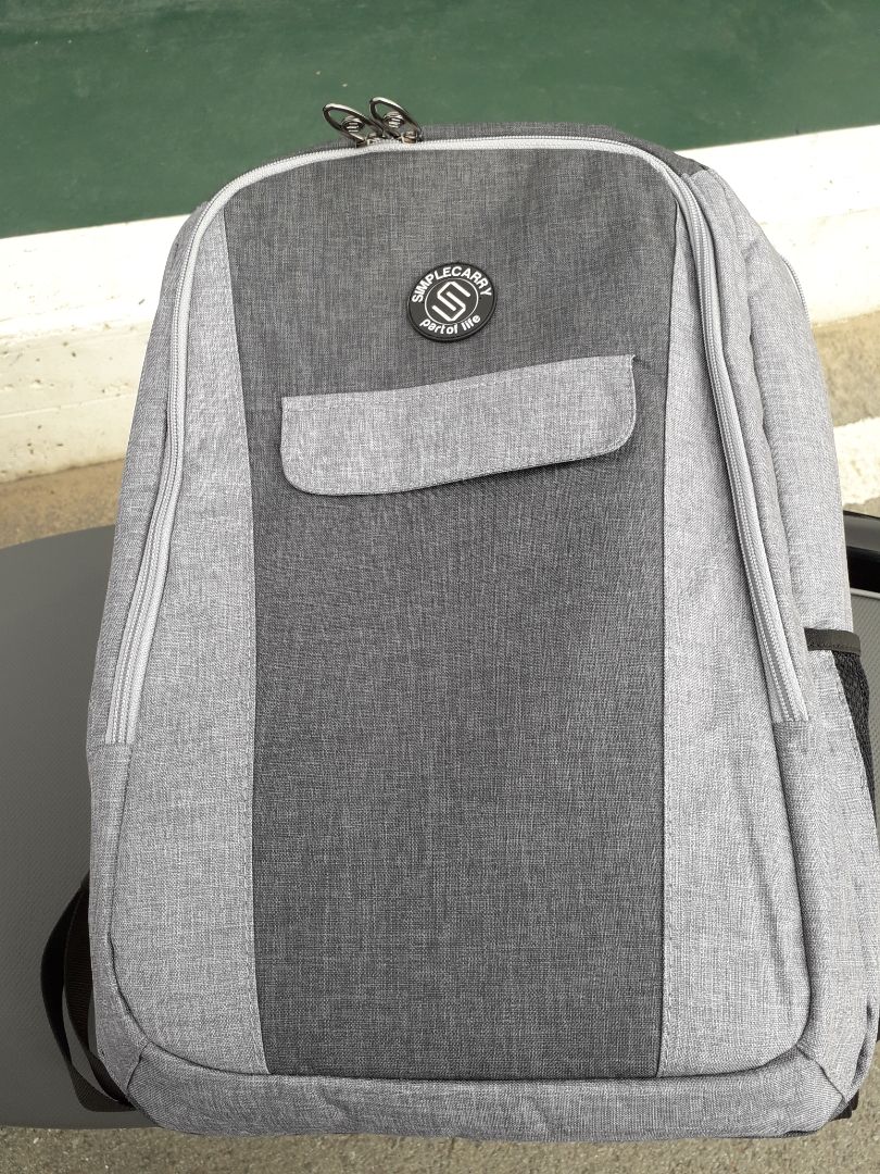 Balo tốt, ngăn lớn có hai ngăn đựng cả laptop và máy tính bảng. Vải khá tốt.