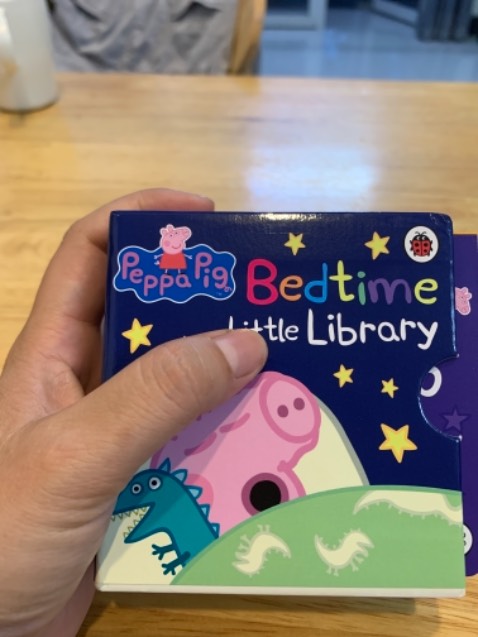 Nhận dc hàng,sách gì nhỏ kg thể tưởng tượng,197k có 4 cuốn,trong sách ghi dược mấy chữ.tính ra  gần 50 k / cuốn,,quá mắc ,khuyên kg nên mua ,