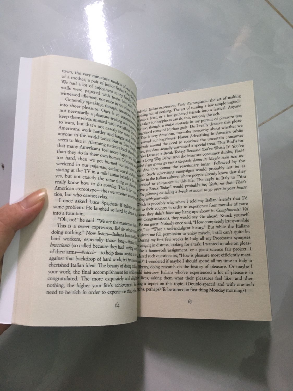 Sách khổ hơi nhỏ và chữ cũng hơi nhỏ nhen mng ơi. Bù lại mình rất thích loại giấy như thế này hihi Sách khổ hơi nhỏ và chữ cũng hơi nhỏ nhen mng ơi. Bù lại mình rất thích loại giấy như thế này hihi