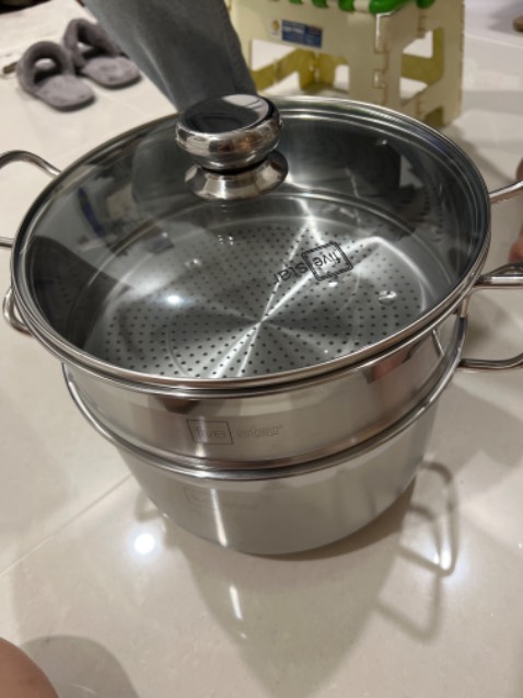 Chất liệu dày dặn, nồi to. Sang. Có phiếu bảo hành và muỗng tặng