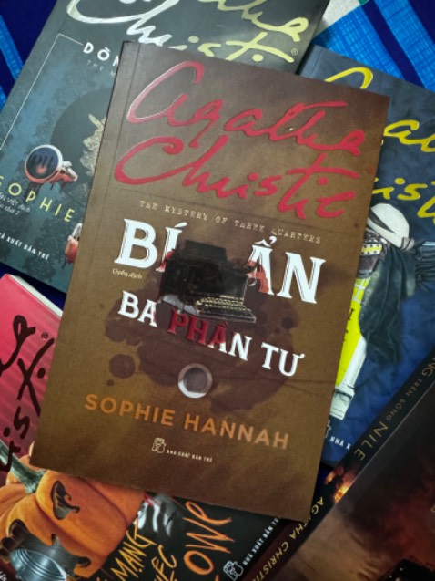 Sách mới tinh, nguyên siêu. Đóng gói có xốp chống sốc. Giao siêu tốc sớm hơn dự định. Shipper vui vẻ, lịch sự, lễ phép.