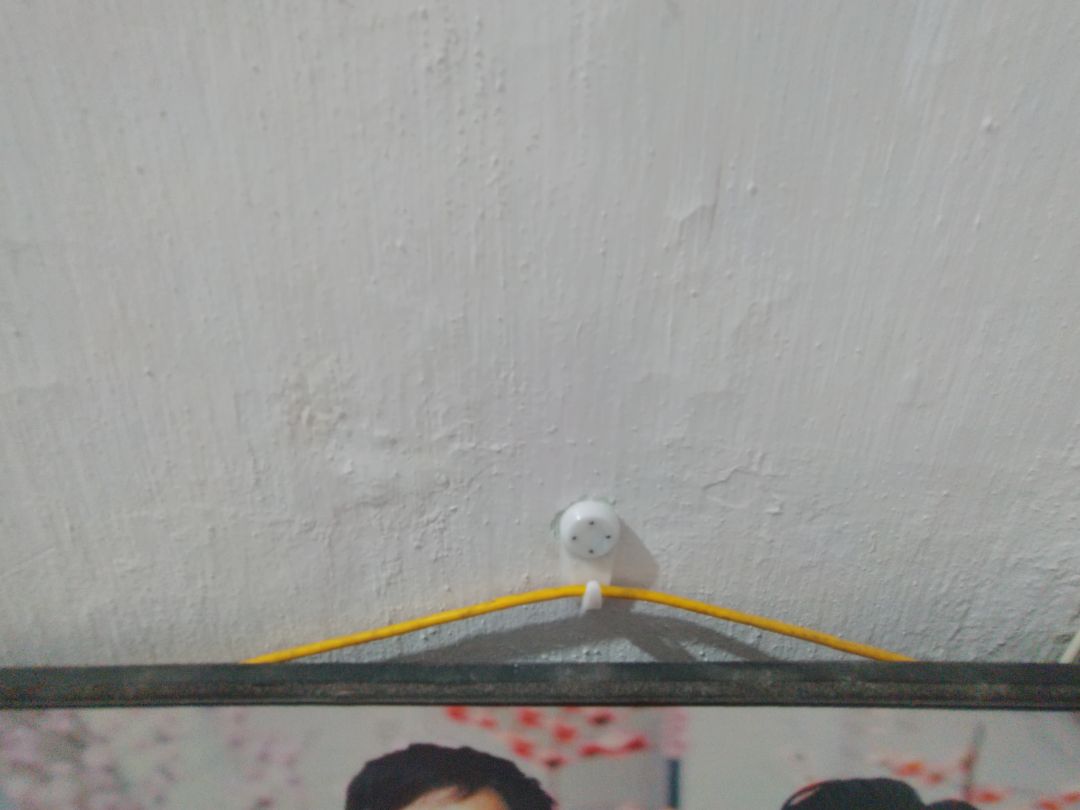 Sản phẩm tốt, nên dùng một vật tròn để đóng đều 4 chân đinh. Nếu chân vào hết thì chịu tải được tầm 4-5kg hoặc hơn, nhưng để cho an toàn thì nên dùng 2,3 cái cho chắc. Trong hình là ảnh ép gỗ 60*90cm Sản phẩm tốt, nên dùng một vật tròn để đóng đều 4 chân đinh. Nếu chân vào hết thì chịu tải được tầm 4-5kg hoặc hơn, nhưng để cho an toàn thì nên dùng 2,3 cái cho chắc. Trong hình là ảnh ép gỗ 60*90cm