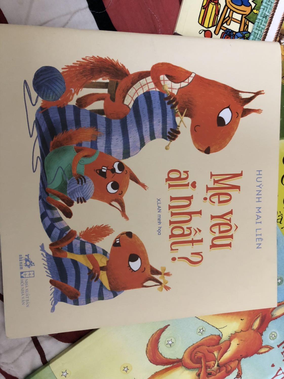 Cuốn sách rất ấm áp. Phù hợp trẻ từ 3-7t. Con mình rất thích. Nghe đọc lại vẫn thích.
Tiki giao hàng nhah