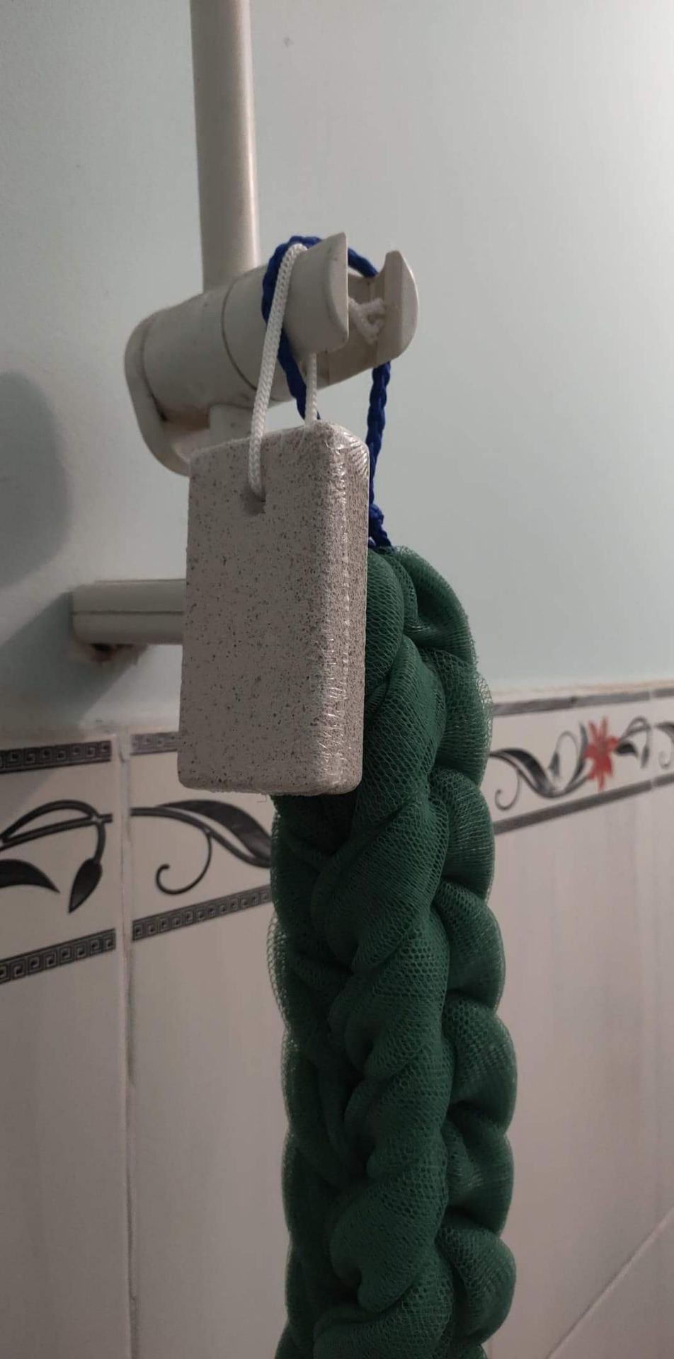 Hàng chất lượng. Sản phẩm còn to hơn cục 80k trong siêu thị. Lại có dây treo rất tiện lợi.

Shipper thân thiện, nhiệt tình, vui vẻ có tinh thần trách nhiệm cao và rất lịch sự.