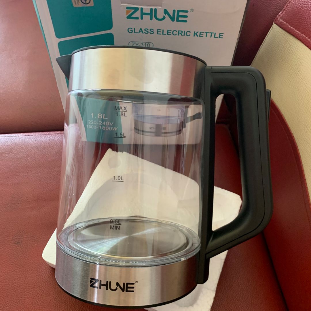 Ấm cầm chắc chắn, đun nước không bị ồn. Khi đun không có mùi nhựa mới hay mùi khó chịu . Ship hàng cũng nhanh nữa. Có thẻ bảo hành ghi ngày tháng rõ ràng, rất ưng ý ! Nên mua ạ