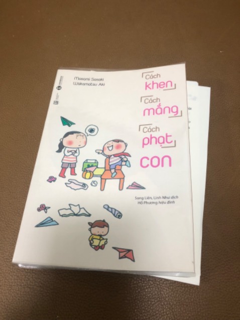 Sách hay nội dung rất bổ ích trong việc dạy trẻ. Mọi người nên mua để củng cố kiến thức.
Còn về phần sách cuốn này bị bung keo be bét 😞 Mình đụng tới đâu rớt tới đó