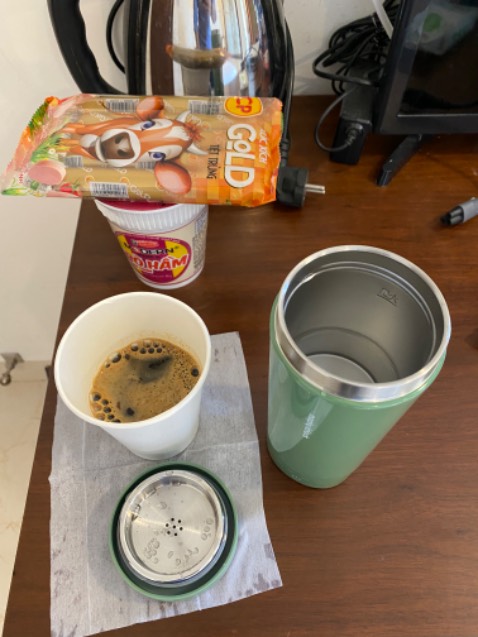 Rất là tiện lợi trong các chuyến đi công tác hay du lịch. Luôn có nước sôi để pha cà phê hay là làm mì ly khi bạn không có nhiều thời gian cho bữa sáng.
Bền hay không thì phải để thời gian trả lời.
Shop giao hàng nhanh, cẩn thận và hỗ trợ đơn hàng nhiệt tình.