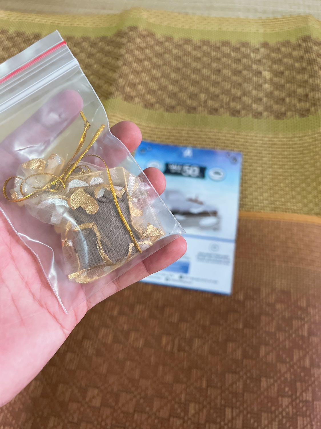 Chiếu rất đẹp, đường may rất tỉ mỉ, thank shop tặng thêm túi hương cho mình.
Tiki giao hàng đúng giờ, chất lượng dịch vụ rất hài lòng.