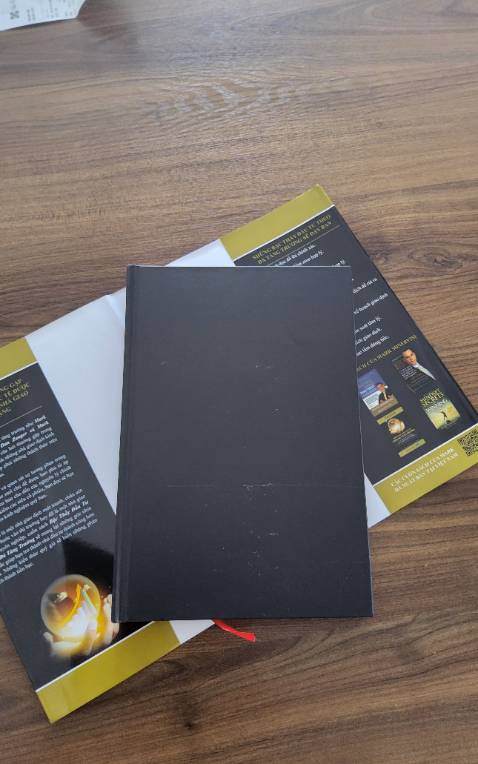 Nội dung cuốn sách thì không phải bàn vì nó có ý nghĩa đối với thực tế giao dịch vì vậy mình chọn mua nó. Dịch vụ giao hàng nhanh, ổn vì có tiki now. Điểm trừ ở đây là bìa cứng cuốn sách nhìn như 1 cuốn sổ tay. Thật sự không hiểu mấy ông nhà sách in tiếc cái bìa sách hay sao mà cuốn sách 300k tự dưng giảm bớt giá trị. Nếu tái bản lần sau nên thay đổi.