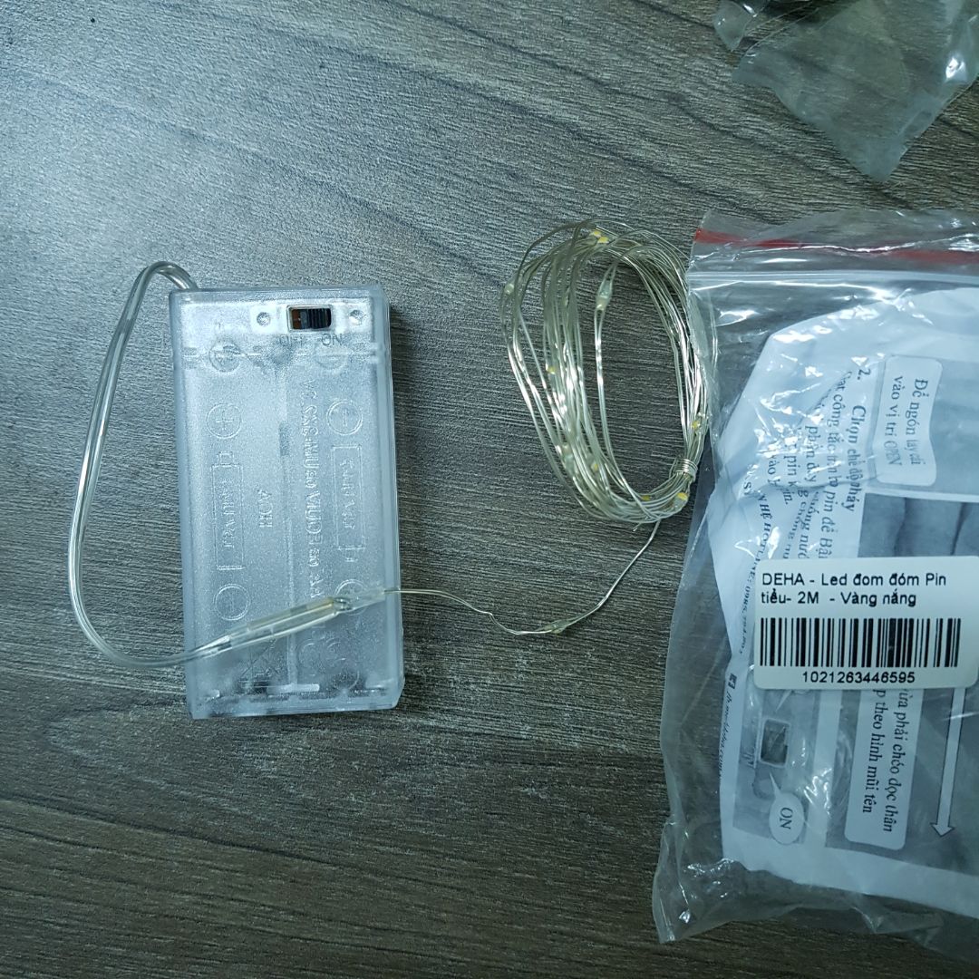Đèn đẹp và chất lượng. Dây led bằng đồng được phủ cách điện màu bạc kẽm rất vừa ý mình. Pin phải tự mua nhưng mua pin con thỏ ở tiệm tạp hóa cũng tiện.