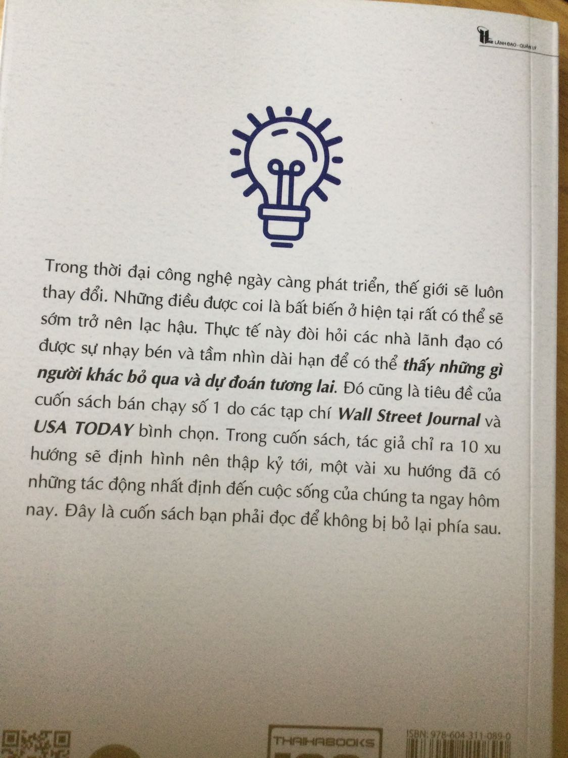 Cuốn sách có ích cho những bạn làm về lĩnh vực maketing. Và còn hơn thế nữa, nó có thể áp dụng để giải trí và kiếm lợi nhuận, cái gọi là tư duy phi hiển nhiên. 
Riêng tui thì *** bome, nên chẳng áp dụng gì được để kiếm lợi nhuận cả, đọc giải trí cho vui thôi. Thấy hay thì giới thiệu mấy bạn maketing hay kinh doanh tìm hiểu để phát triển. Hehe.