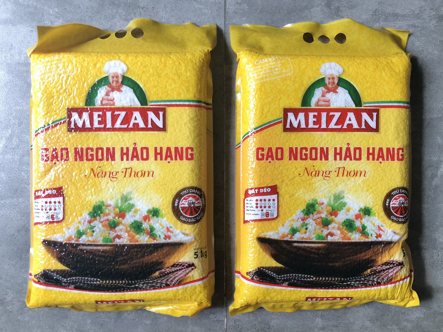 Bao bì đẹp, rất thích kiểu đóng gói hút chân không này: gọn gàng, cứng cáp và dễ lưu trữ (xếp chồng lên nhau không ngã lên ngã xuống). Gạo rất ngon! Bao bì đẹp, rất thích kiểu đóng gói hút chân không này: gọn gàng, cứng cáp và dễ lưu trữ (xếp chồng lên nhau không ngã lên ngã xuống). Gạo rất ngon!