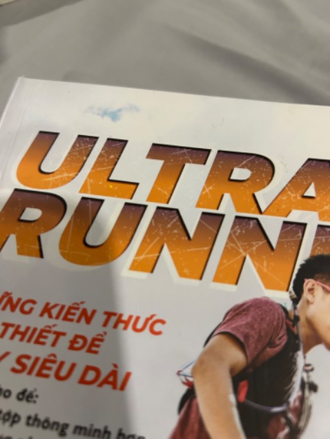 Sách cũ, xấu, bẩn. Yêu cầu nhà sách đổi trả lại quyển khác