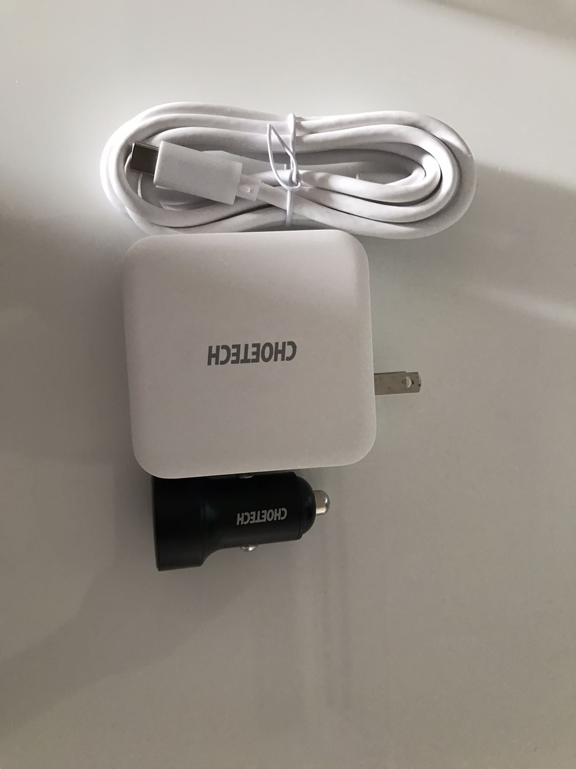 Đang có voucher tranh thủ mua luôn một cặp, vừa dùng cho gia đình vừa tặng thằng bạn mới sắm con Vinfast. Sản phẩm giá hạt chẻ, chất lượng thiết kế khá kỹ, cầm lên chắc chắn. Hiện chưa có gì để chê, xài thử mới biết nhưng nghe bạn khen ok nên cứ dùng coi sao. Hi vọng là không thất vọng, nếu không cho nhà bán rực sáng *** nhé =))))))))))))))