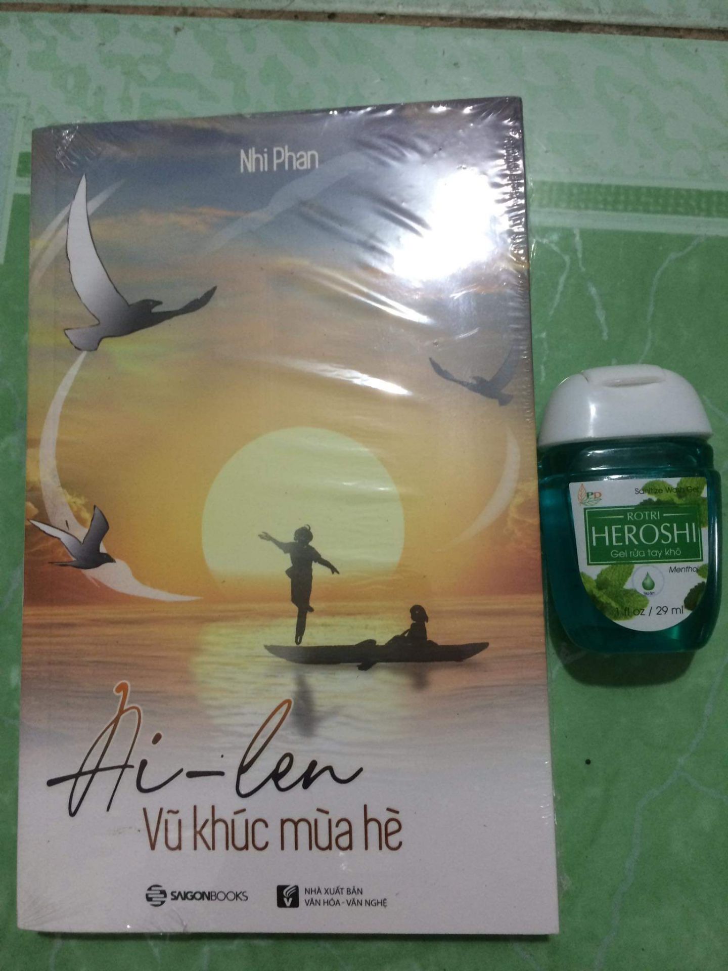 sách đẹp, shop đóng gói cẩn thận. shop còn gửi kèm quà tặng. cám ơn shop.