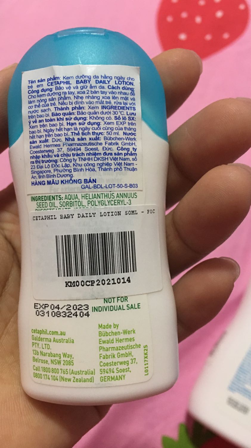 Shop đóng gói cẩn thận. Giao hàng nhanh
Mua của mall nên rất yên tâm. Dùng cho bé loại này từ nhỏ xíu giờ vẫn tin dùng. Date xa
Giá rẻ còn được tặng thêm quà nhỏ xinh. Quá thích