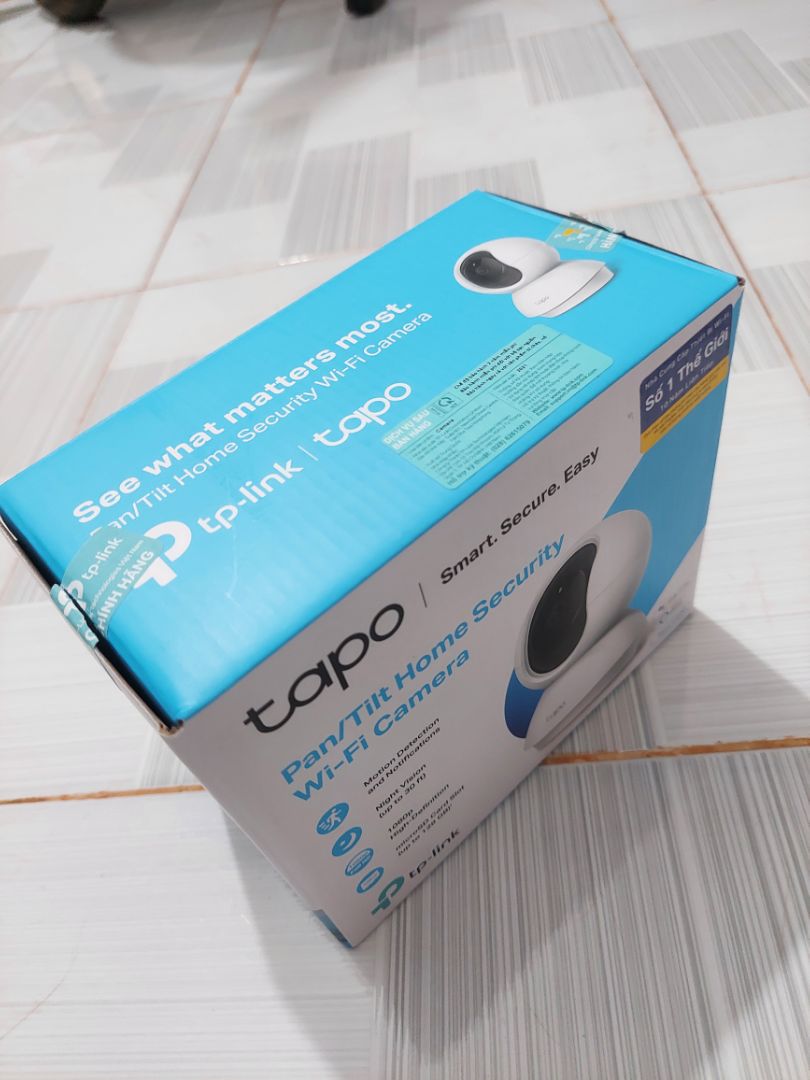 -giao hàng nhanh kinh khủng, mới đặt sáng hôm 8/12 mà nay 9/12 có hàng r
-có tem niêm phong đàng hoàng
-dc bảo hành 2 năm nữa, tuyệt
-mình mới dùng lần đầu,tải app về và cài đặt cũng rất dễ,tiện dụng
-giao diện đơn giản k rối mắt
-có cả nói chuyện với người trước camera nữa,lao to rõ tiếng nói và nghe luôn
-tắt đèn *** quay đêm cũng rất rõ nha mn, vì có hồng ngoại
-mình mua về để thỉnh thoảng xem mấy bé ở nhà ra sao thôi.
-còn về lâu về dài thì để dùng rồi mới biết
-chứ thấy với mức giá 479k thì quá sứng đáng rồi, không đòi hỏi gì thêm