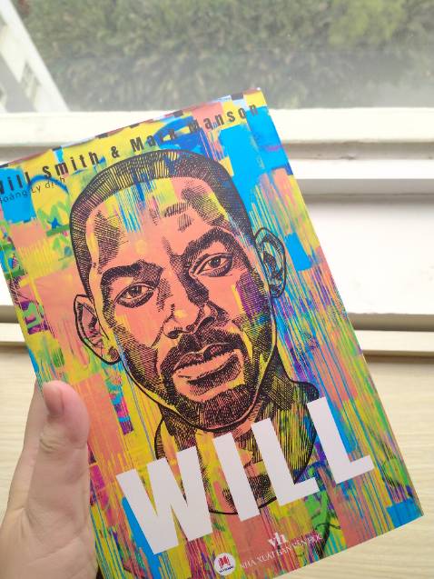 Tiki giao rất nhanh, mình mua sale giá okie lắm. Sách dày khoảng 700 trang và khổ vừa tay lắm. Có bookmark và nhiều trang màu hình ảnh. Rất thích Will Smith nên phải mua về đọc ngay ♥️