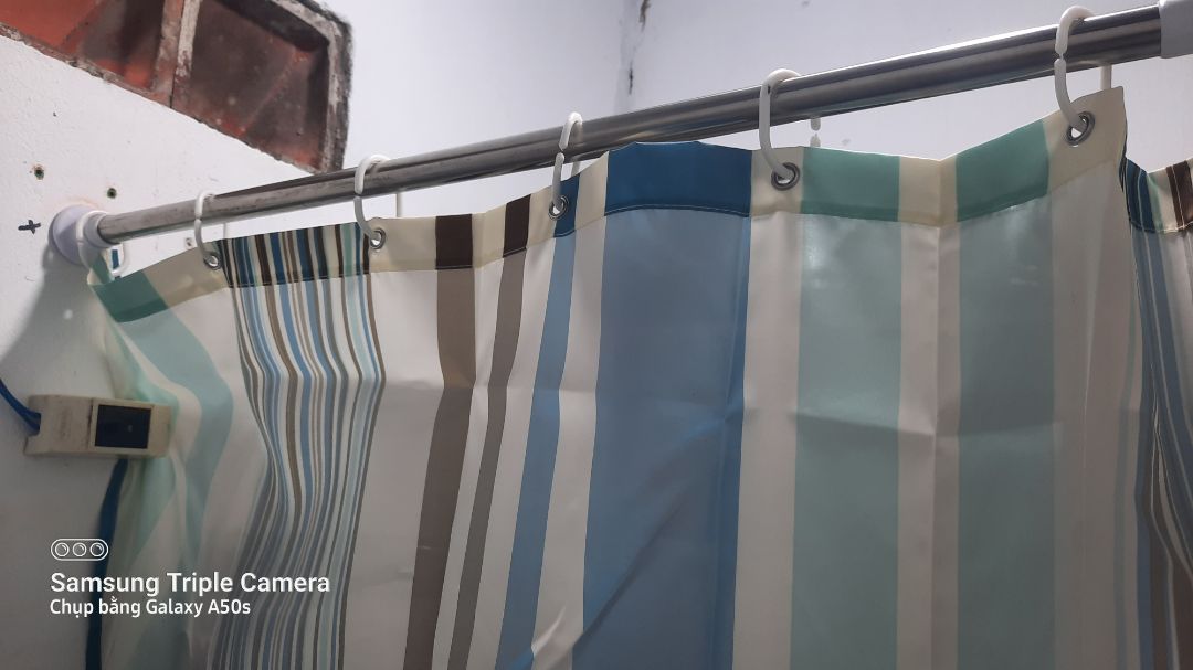 Thanh treo rất chắc chắn và dễ lắp ráp. Tôi rất vừa ý với món hàng này.