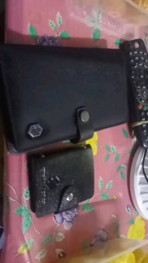 Mẫu đẹp như hình, sờ vào khá thích, shop đóng gói kỹ. có cả thiệp chúc mừng năm mới nữa. sẽ quay lại.