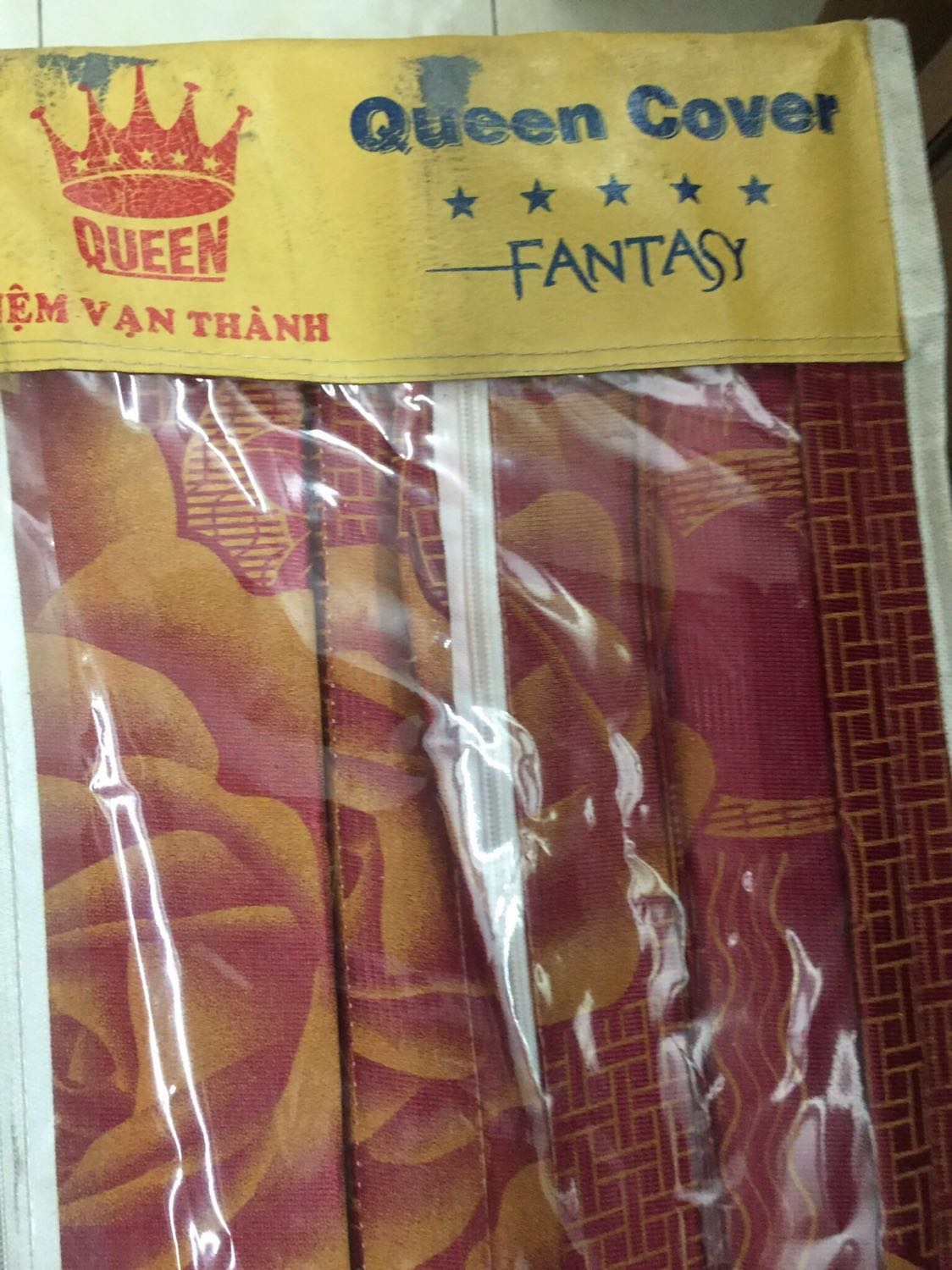 Nệm dơ, cũ không đúng kích thước. Liên hệ mà Tiki chưa giải quyết trả sản phẩm và hoàn tiền.