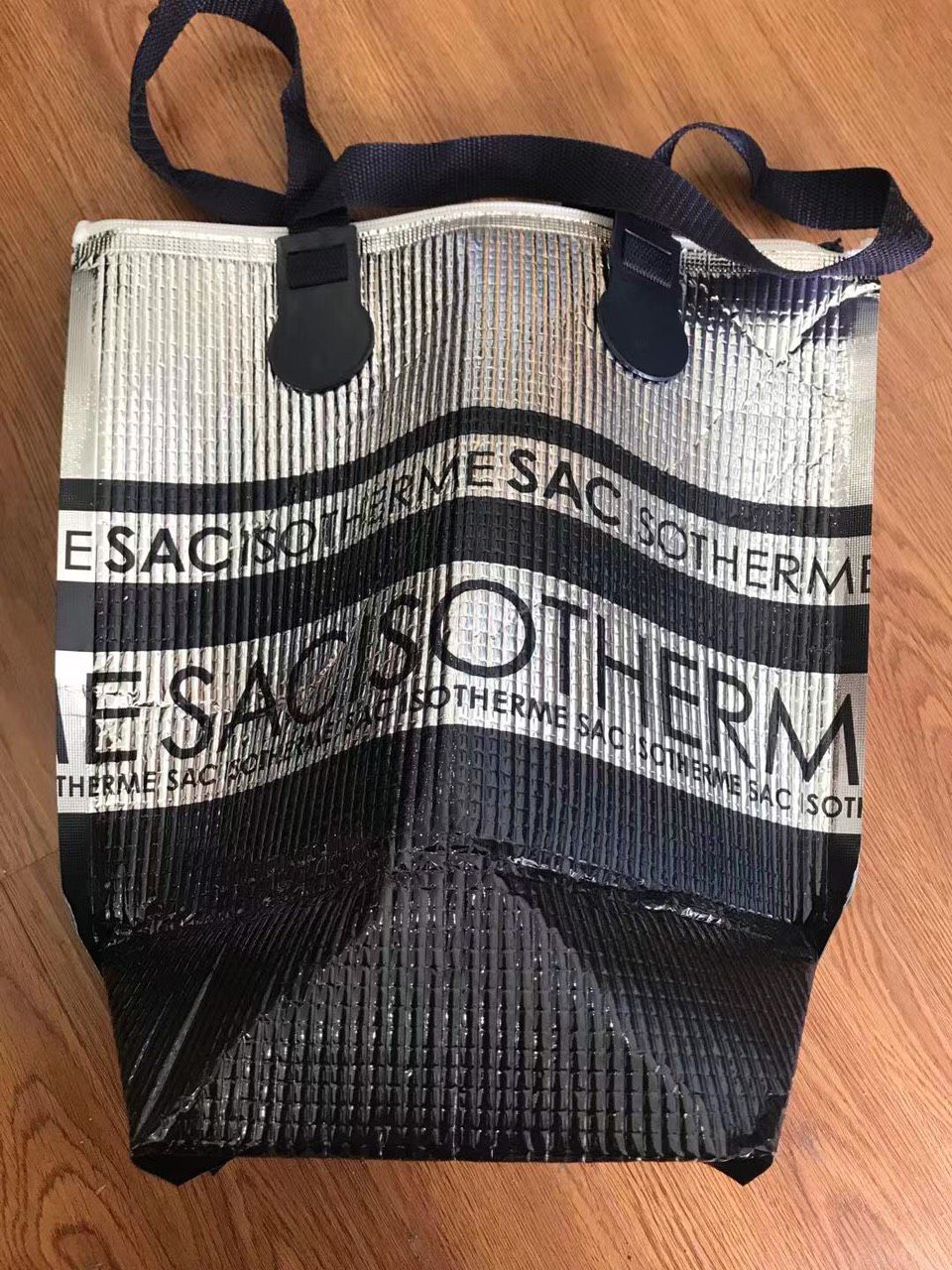 Tốt, túi rộng rãi chất lượng. Nhân viên dễ thương