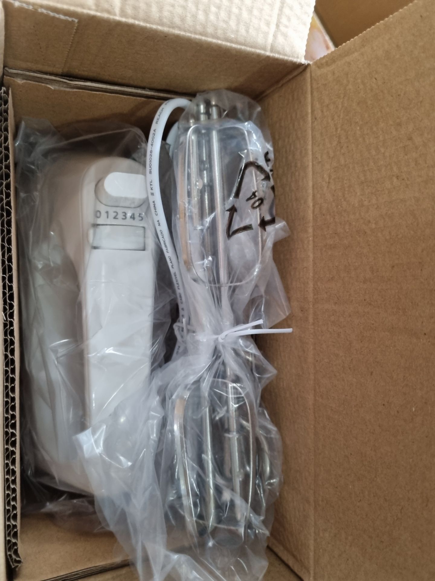 Sản phẩm được đóng gói cẩn thận. Sản phẩm không bị bể hay trầy xước. Giao hàng nhanh chóng.