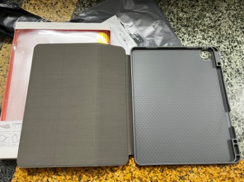 Đúng mẫu, đẹp, cứng cáp, có chỗ để bút StyleWriter. Giao hàng nhanh, hàng rất ưng ý, nhựa mềm.