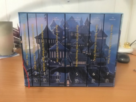 Ban đầu hàng có bị lỗi nhưng tiki đã xử lý và hỗ trợ mình rất tốt. Boxset rất đẹp, mới và đáng tiền. Hàng được bọc khá kỹ và chất lượng sản phẩm tốt. Nói chung trải nghiệm mua hàng lần này rất OK.