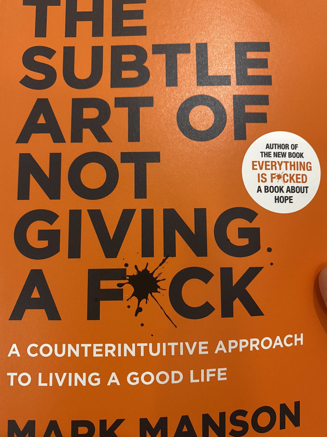 TiKi giao hàng nhanh, đóng gói sách cẩn thận nhưng mà bìa sách làm mình hơi thất vọng, vì bìa sách nhám nhám sờ cảm giác rất khó chịu, sách cầm nhẹ tay nên mình thấy có vẻ không chất lượng lắm. Nội dung thì bị mất hết một phần “Be careful what you believe” trong Chap 6, đây là lần đầu tiên mình mua sách của TiKi và chắc sẽ là lần cuối luôn.