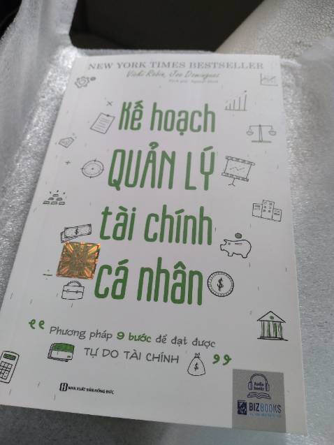 Sách đổi hai lần thì mới ổn phần bìa, nói chung đóng gói giao hàng mọi dịch vụ đều ok, còn nội dung sách chưa biết hay dở thế nào