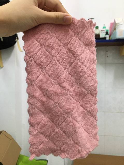 Shop này rất cute. Đóng gói chỉ trong túi nilon nhưng mà ko rách và vẫn đủ đảm bảo cho sản phẩm bên trong. Ship đúng ngày. Khăn mềm lau sướng? giá khá rẻ. Cảm ơn shop.