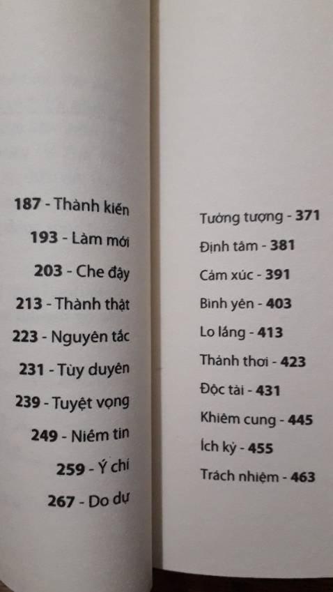 Sống mà không hưởng thụ thì sống để làm gì ? 
- Có ai cấm ta hưởng thụ đâu . 
 - Nhưng cái gì cũng có cái giá của nó cả 
Nếu ta cứ dung dưỡng cho cái tôi yếu đuối mãi thì đừng hỏi tại sao ta cứ khổ đau hoài .
Dĩ nhiên voi một nguoi có trái tim vững chãi thì bao nhiêu danh lợi cũng không là vấn đề . Họ có đủ bản lĩnh để vuot lên trên danh lợi , hay su dụng nó một cách huu ich cho đời.

Song , thuc tế so nguoi có ý niệm muốn buông bỏ thói quen huong thụ rất hiếm , và số nguoi làm đuoc lại càng hiếm hơn .
❤