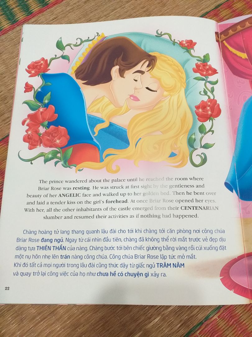 sách tranh, màu đẹp, rút gọn câu chuyện, 
hoàng tử hôn trán công chúa mà hình vẽ là hoàng tử hôn môi ??? đọc bé hỏi cũng ko biết nói sao 
màu sắc tươi tắn