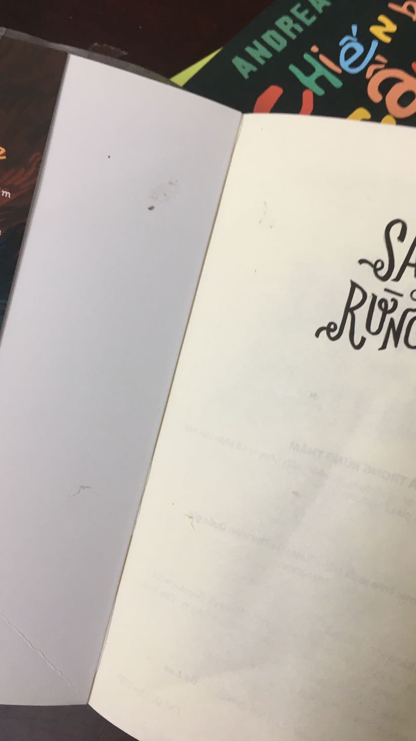 Chất lượng ở Tiki lần này không ổn đâu, gói không chắc chắn nên sách bị nát á, nhưng mình ms bị 1 lần này nên cx bt, giao nhanh