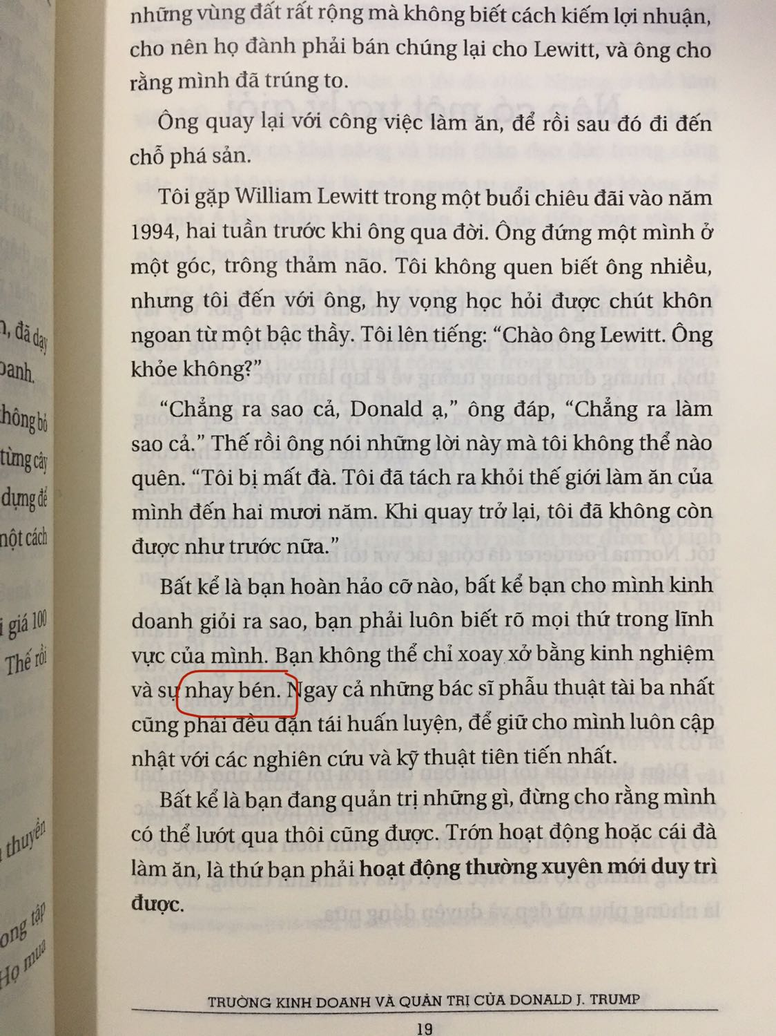 Sách còn nhiều lỗi chính tả.
Sách chủ yếu đưa ra nhiều lời khuyên dựa trên những gì ông Trump đã trải qua.
Phần dịch có vài chỗ không sáng ý để người đọc có thể hiểu. Ví dụ đoạn "quyền thông gió". 
Muốn hiểu cuốn này nên đọc cuốn Nghệ thuật đàm phán trước. Art of the deal kể về các sự kiện kinh doanh theo thời gian của Donald Trump nên mình đánh giá nó hấp dẫn hơn How to get rich này.
Tuy nhiên đây cũng vẫn là cuốn sách đáng đọc.
