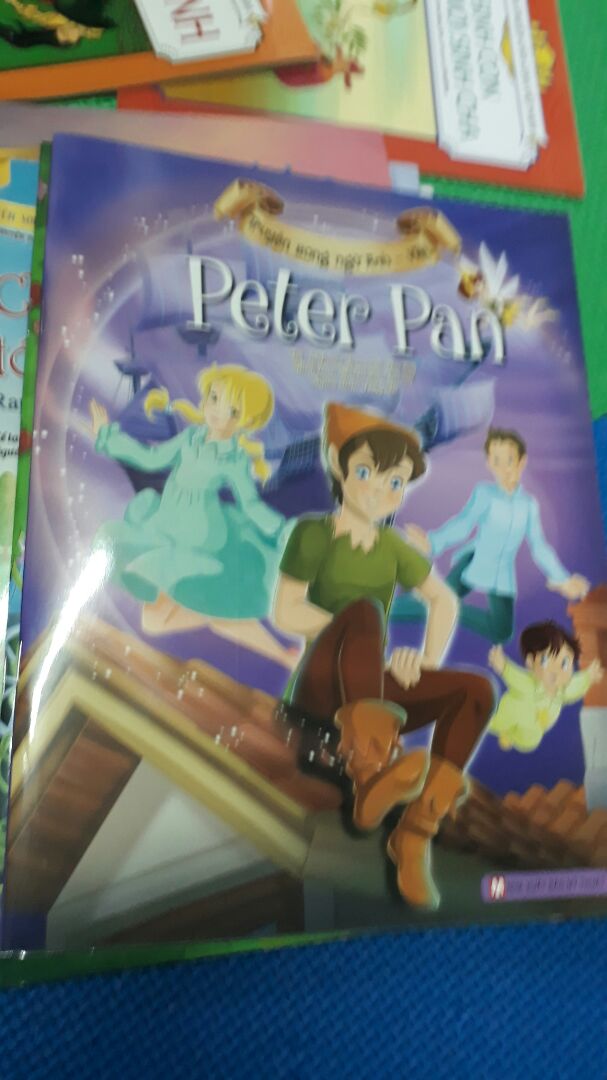truyện này mình đã đọc từ rất lâu nay mua lại cho con mình đọc , truyện hay, hình vẽ đẹp, là truyện song ngữ nên rất thích hợp cho các bé tập tành đọc tiếng Anh.