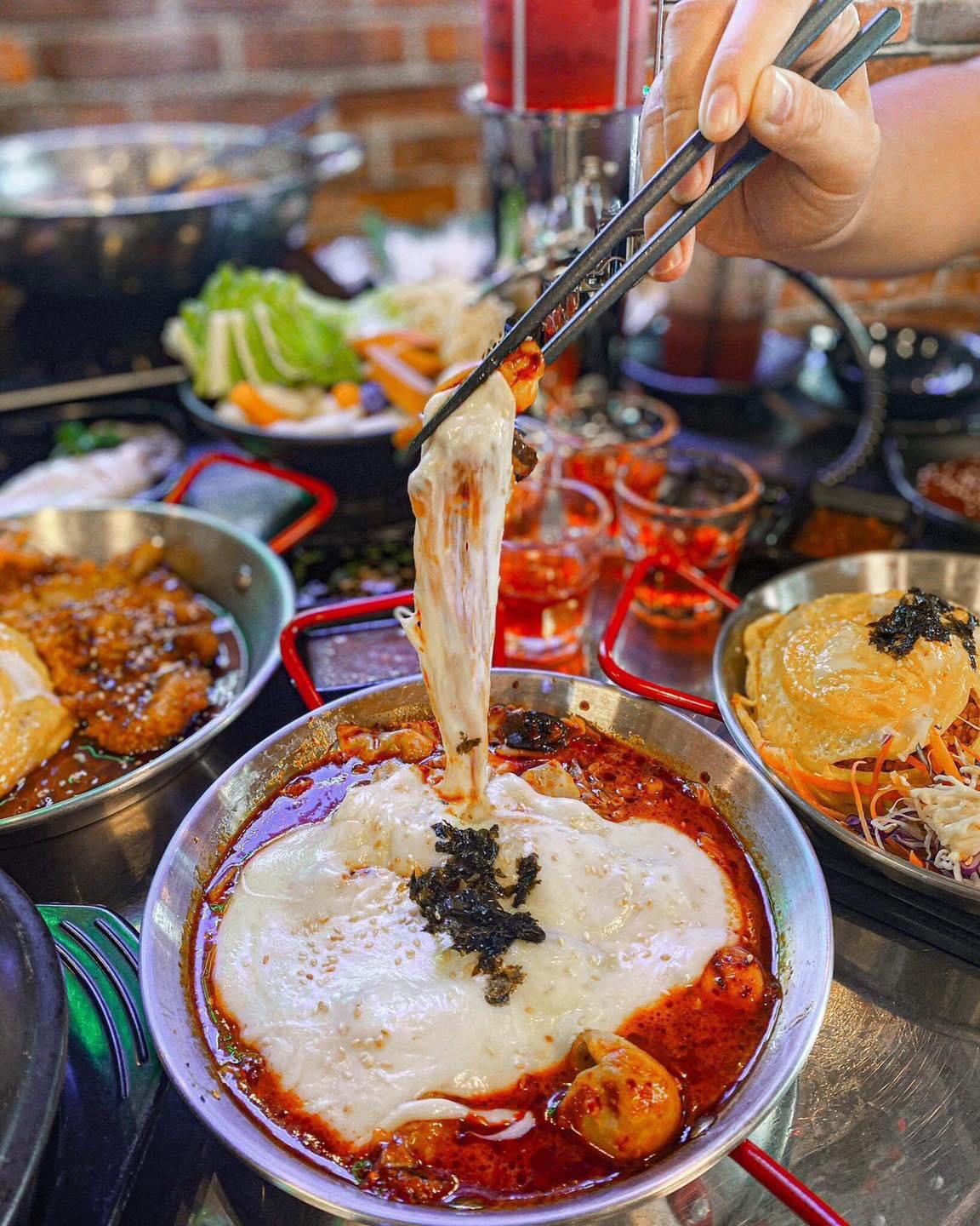 Giao hành nhanh, đóng gói hộp ngoài bị móp rách nhưng may bên trong ko bị sao cả, hàng hsd tới 2023 lận giá rẻ sẽ mua lại