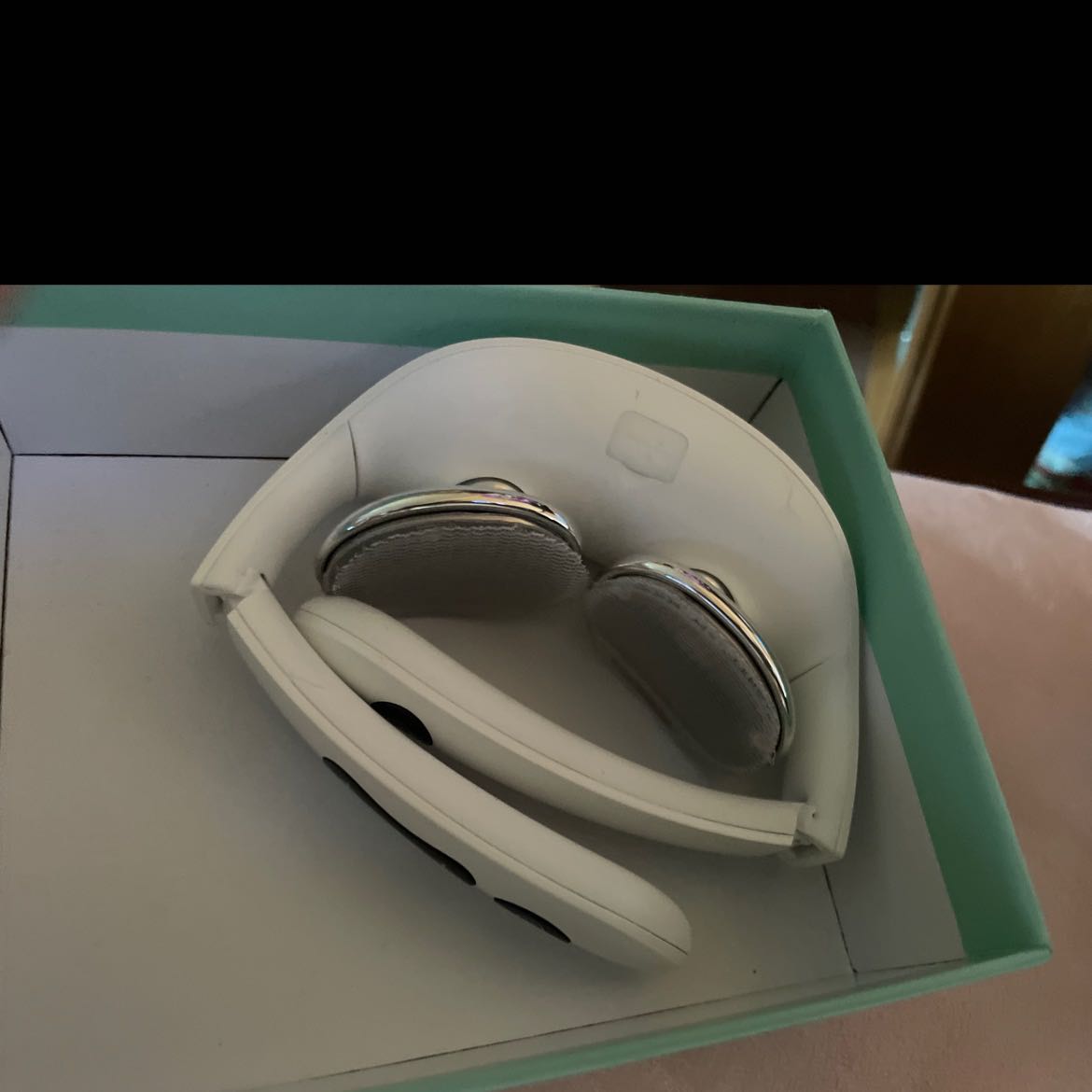 Máy gấp gọn tiện mang di chuyển, dùng mấy ngày chưa thấy hết pin nên chưa sạc. Dùng thấy ổn, hi vọng sẽ bền. 🤗🤗