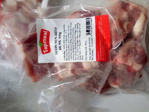 Đây là sườn đông lạnh: ngon, nạt nhiều, giá rẻ, mình mua 35k/0.5kg.