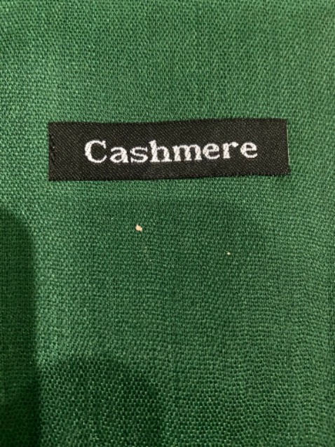 Chỉ là một miếng vải rất xấu mọi mặt. Bị ***.