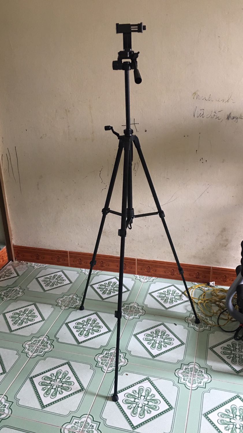 Mua tripod 3520 không có kẹp điện thoại, mua kèm loại kẹp xoay 360 độ nữa hết 260k. Cả hai sp đều rất ưng ý. Tripod rất đẹp, chắc chắn và xịn xò.