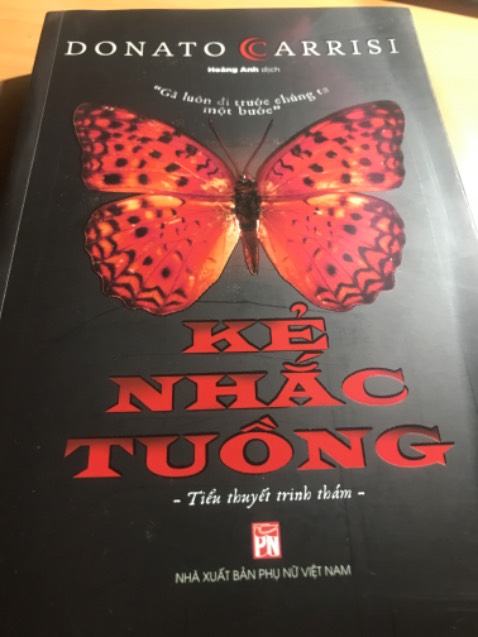 Sách chuẩn chỉnh nha. Bìa hơi xước nhẹ một tí nhưng nhìn chung không bị tổn hại quá mức. Nói chung sách chất lượng mà giá cũng giảm sâu nữa.