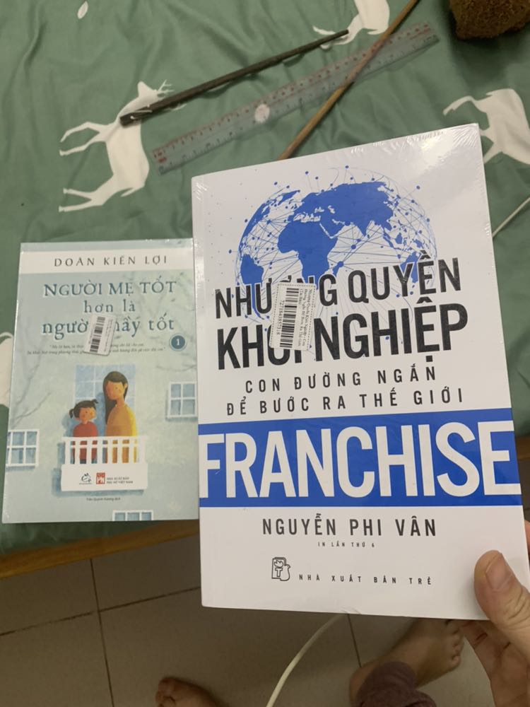 Cuốn này mình chưa đọc nên chưa đánh giá đc. Có điều bọc sách cẩn thận và đóng gói kĩ nhưng giao hàng ko nhanh như mình dự kiến.