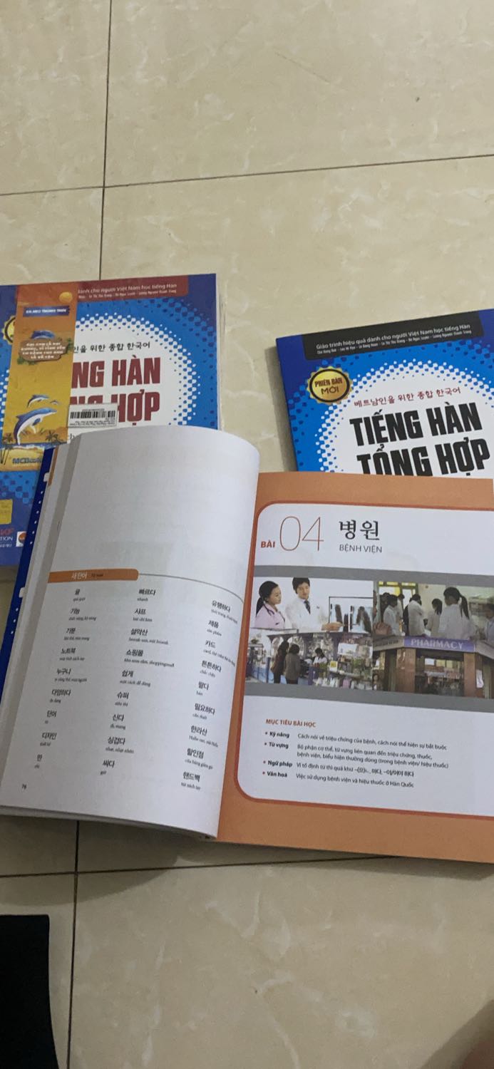 Sách y hình lại giao hàng nhanh. Sách đẹp màu đẹp lại còn mua được giá sale. Rất là ưng luôn lần sau sẽ quay lại ủng hộ MC BOOK dài dài luôn