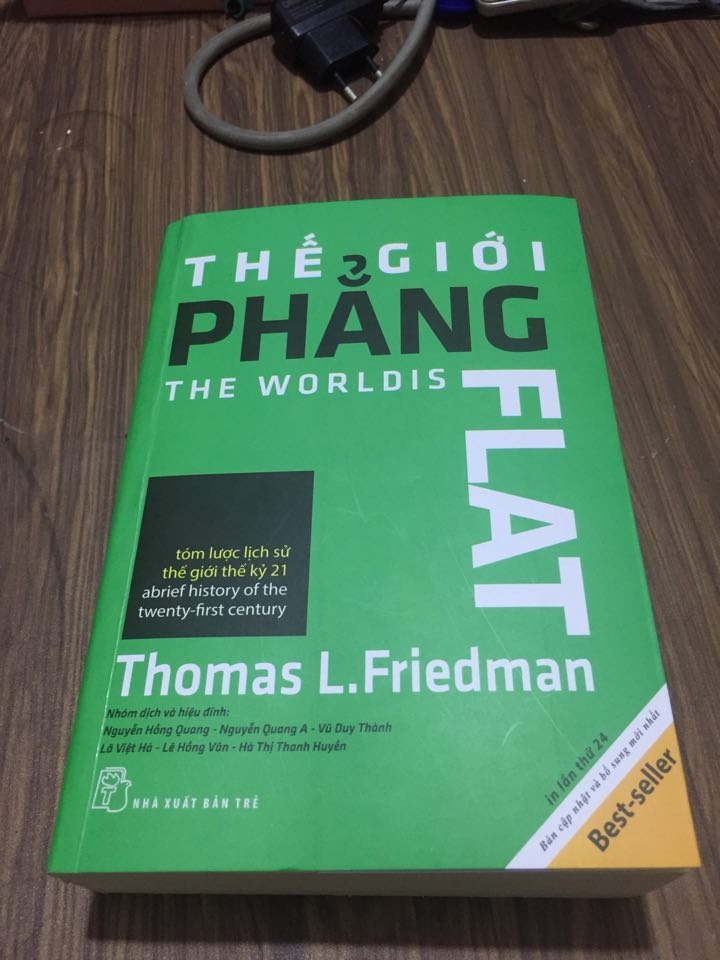 Mình đã đặt mua 2 cuốn sách cùng lúc bên Tiki, nhưng khi nhận cuốn Đắc Nhân Tâm thì chất lương rất tốt. Nhưng cuốn Thế Giới Phẳng thì lại không, sách mới mà bìa đã trầy xước, bìa vẫn còn keo dán trên bìa, và trang đầu tiên có những vết bẩn. Bản mới bìa sau của sách sẽ có mã tem và số seri nhưng cuốn này lại không có, bản mới đã in lần thứ 27 nhưng cuốn này chỉ là bản in lần thứ 24.