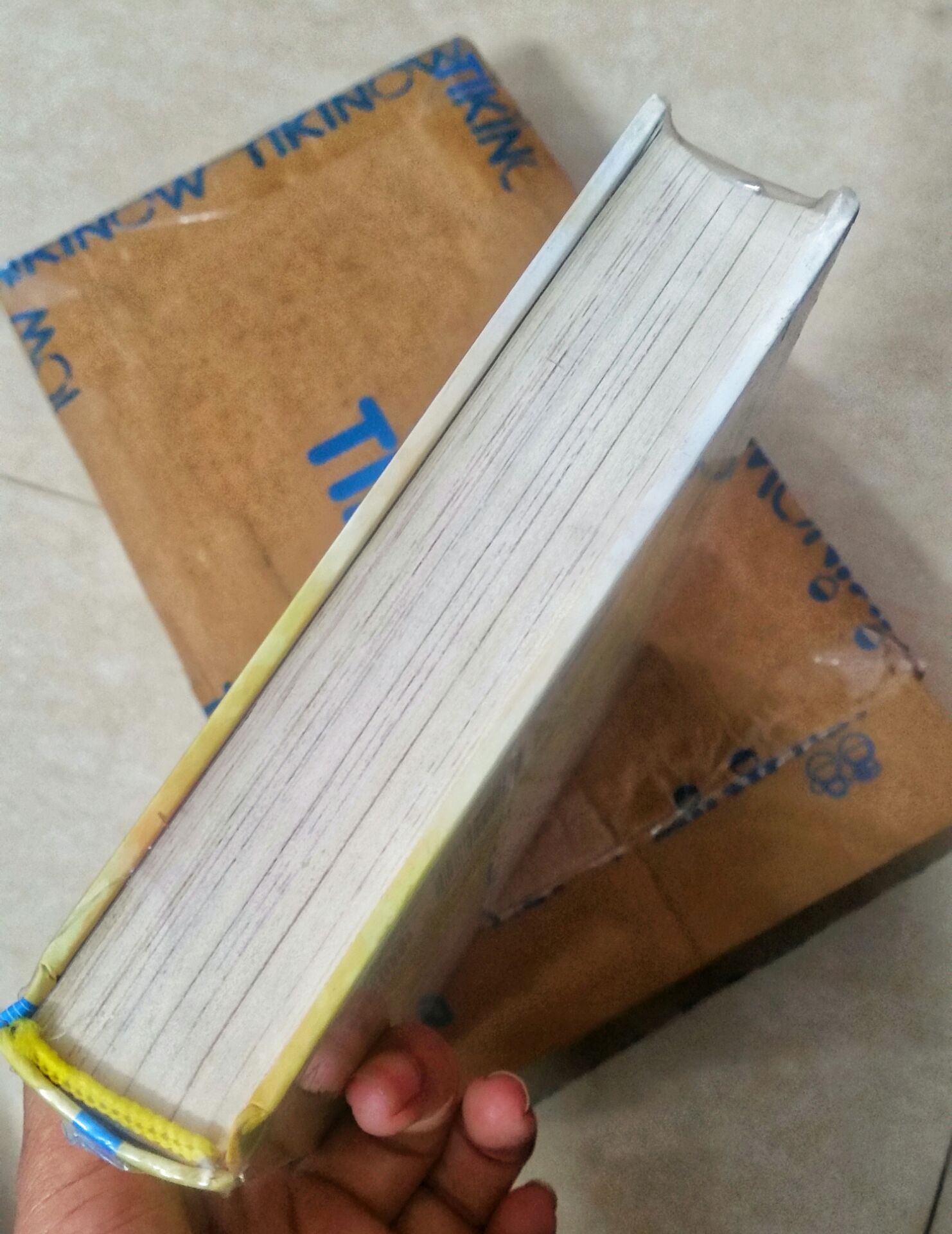 Rất hài lòng. Giao hàng đúng hẹn. Đóng gói cẩn thận. Tiếc 1 chút vì vài trang bị ố màu nhưng nhìn chung rất tốt. 
Nội dung sách cực kỳ hay, ý nghĩa. Mỗi một câu chuyện ngắn gọn nhưng để lại nhiều bài học sâu sắc dễ cảm nhận. Cảm ơn nhiều !