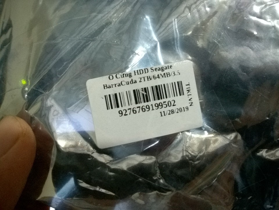 giao hàng nhanh, gói kĩ, mới tinh, khi lấy ra xài thì copy file cực kì chậm, 3gb copy mất 30 phút, tốc độ rùa bò 1 2 MB/s, còn tệ hơn usb, kiểm tra serial bảo hành thì báo "Country Warranty Restriction", là hết bảo hành fải ko mọi người, cạn lời., mình muốn dc tiki hoàn tiền. ở trên ghi bộ nhớ cache 256 mb nhưng trên bao bì ổ cứng chỉ ghi có 64mb, thua. giao hàng nhanh, gói kĩ, mới tinh, khi lấy ra xài thì copy file cực kì chậm, 3gb copy mất 30 phút, tốc độ rùa bò 1 2 MB/s, còn tệ hơn usb, kiểm tra serial bảo hành thì báo "Country Warranty Restriction", là hết bảo hành fải ko mọi người, cạn lời., mình muốn dc tiki hoàn tiền. ở trên ghi bộ nhớ cache 256 mb nhưng trên bao bì ổ cứng chỉ ghi có 64mb, thua.