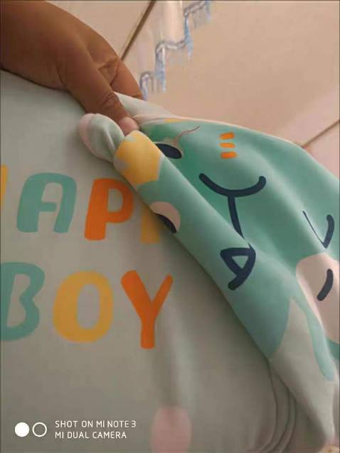 Vải mịn. Gối êm. Sản phẩm chất lượng rất tốt. Cho shop 5 sao nhé